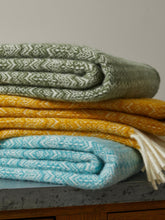 Load image into Gallery viewer, Fair Isle Pure New Wool Throw