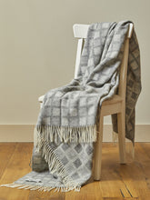Load image into Gallery viewer, Manhattan Pure New Wool Throws