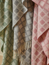Load image into Gallery viewer, Manhattan Pure New Wool Throws