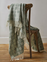 Load image into Gallery viewer, Manhattan Pure New Wool Throws