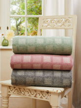 Load image into Gallery viewer, Manhattan Pure New Wool Throws