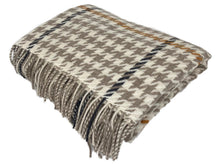 Load image into Gallery viewer, Carroglen Merino Lambswool Throw - Mushroom
