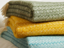 Load image into Gallery viewer, Fair Isle Pure New Wool Throw
