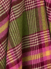 Load image into Gallery viewer, Dorset Shetland Pure New Wool Throw - Apple
